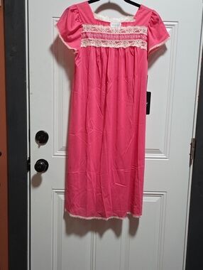 Vanity Fair Hot Pink Lace-Trim Nightgown NWT  Vintage Size Small